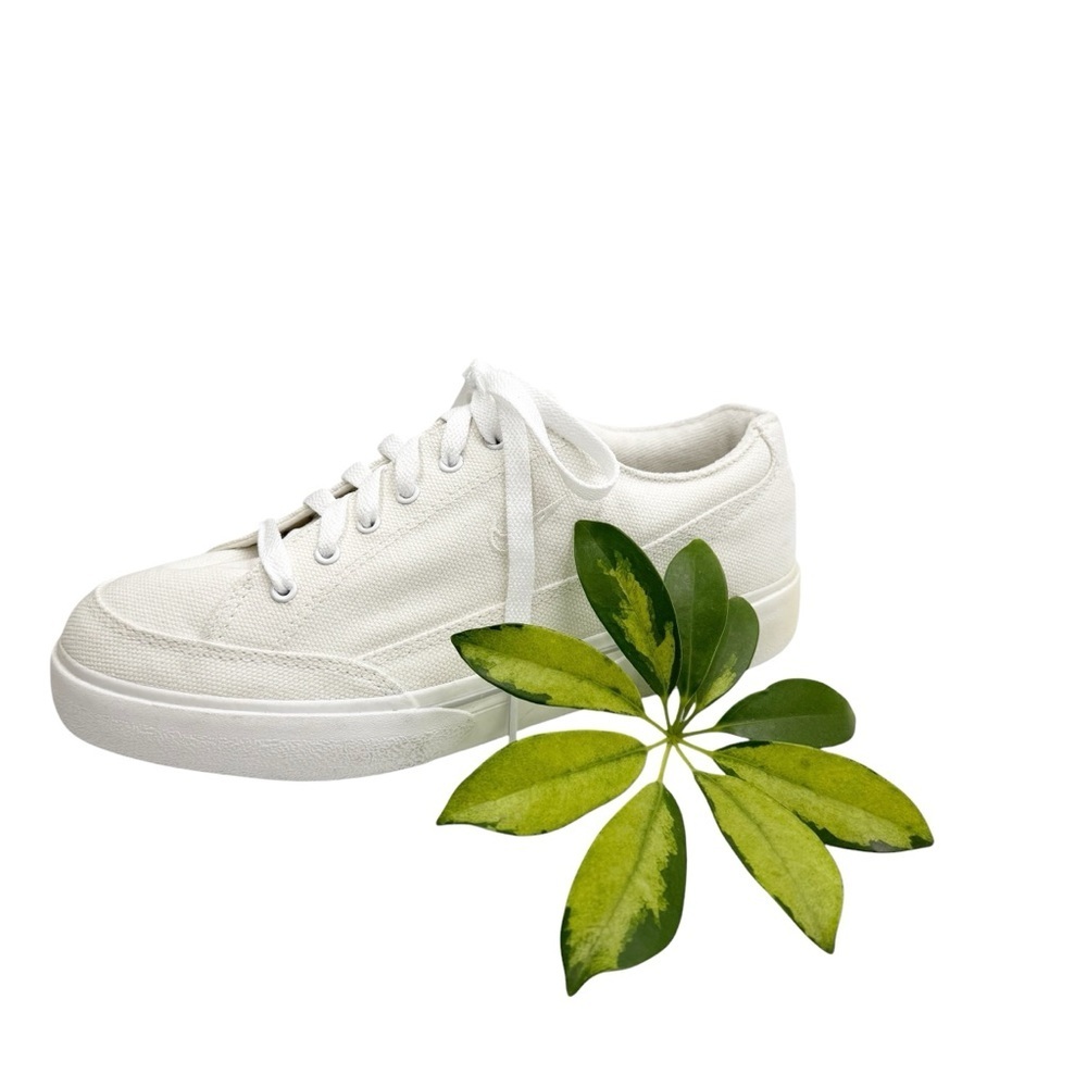 Vintage NIKE White Lace Up Canvas Sneakers 7.5 (7)